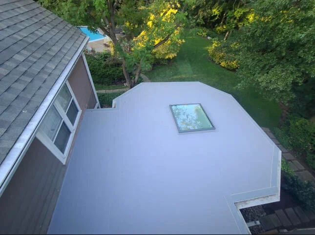 flat rubber membrane roof