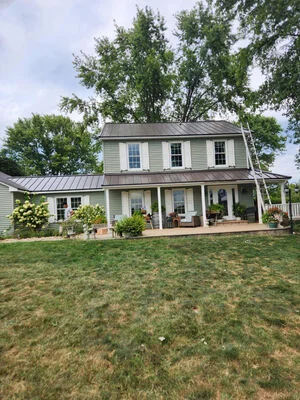 metal roofing installer